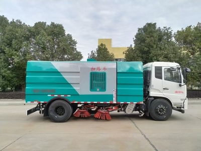 东风天锦扫路车 城市清洁的得力助手